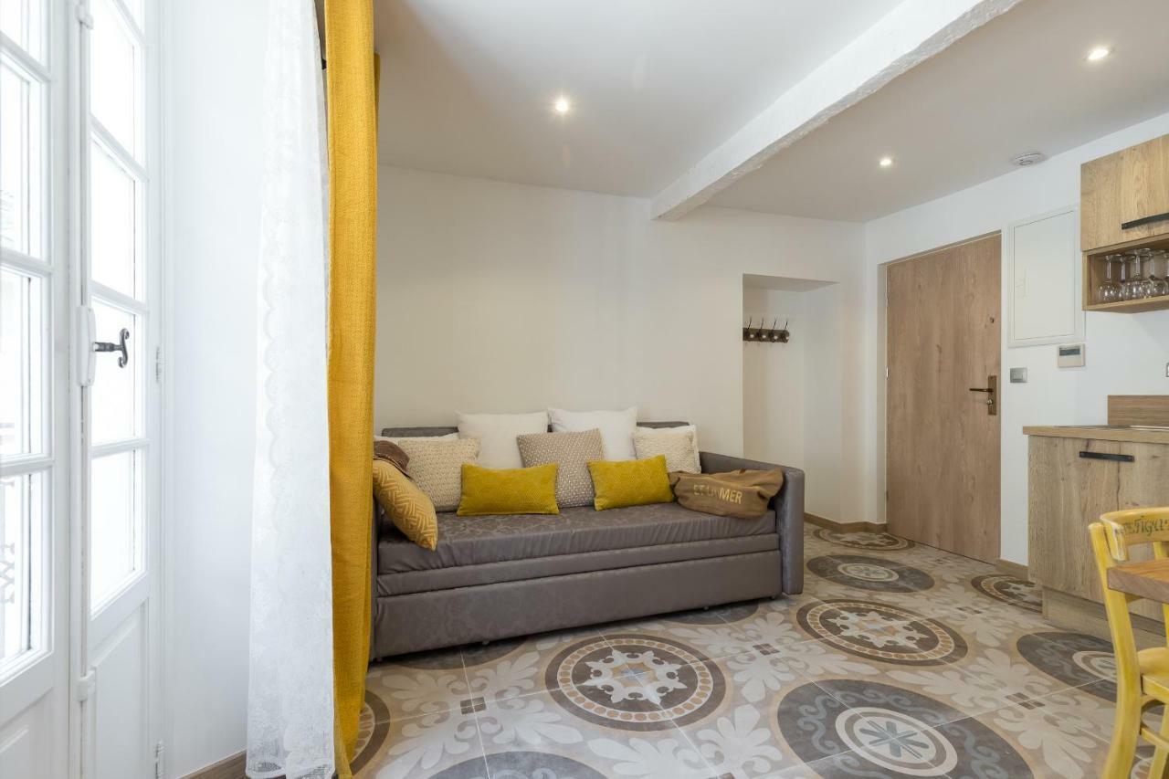 Flat Apartment