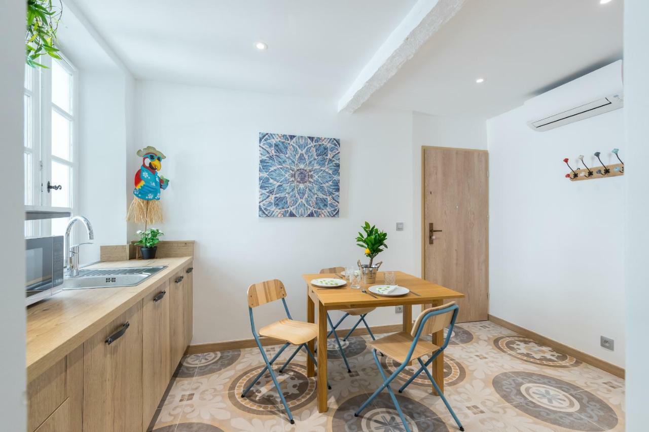 Flat Apartment *