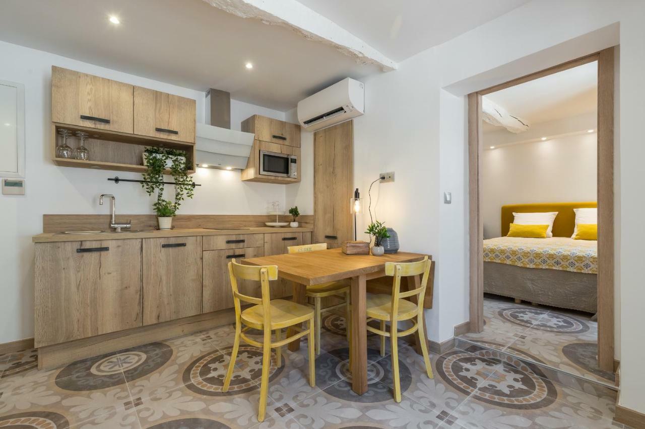 Apartment Flat *
